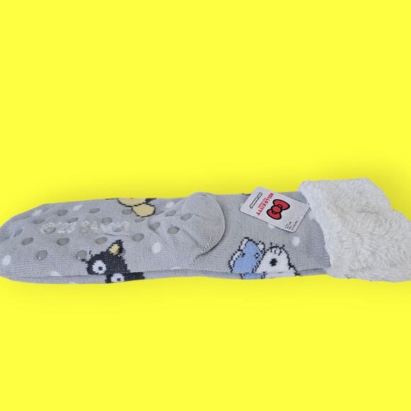 New Hello Kitty & Friends Cozy Sherpa Slipper Socks Gripper Bottom Size 4-10 - Picture 4 of 5